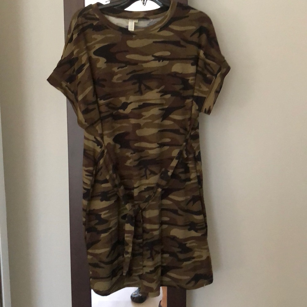 Size small adorable camo dress never worn